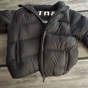 Aritzia super puff in M